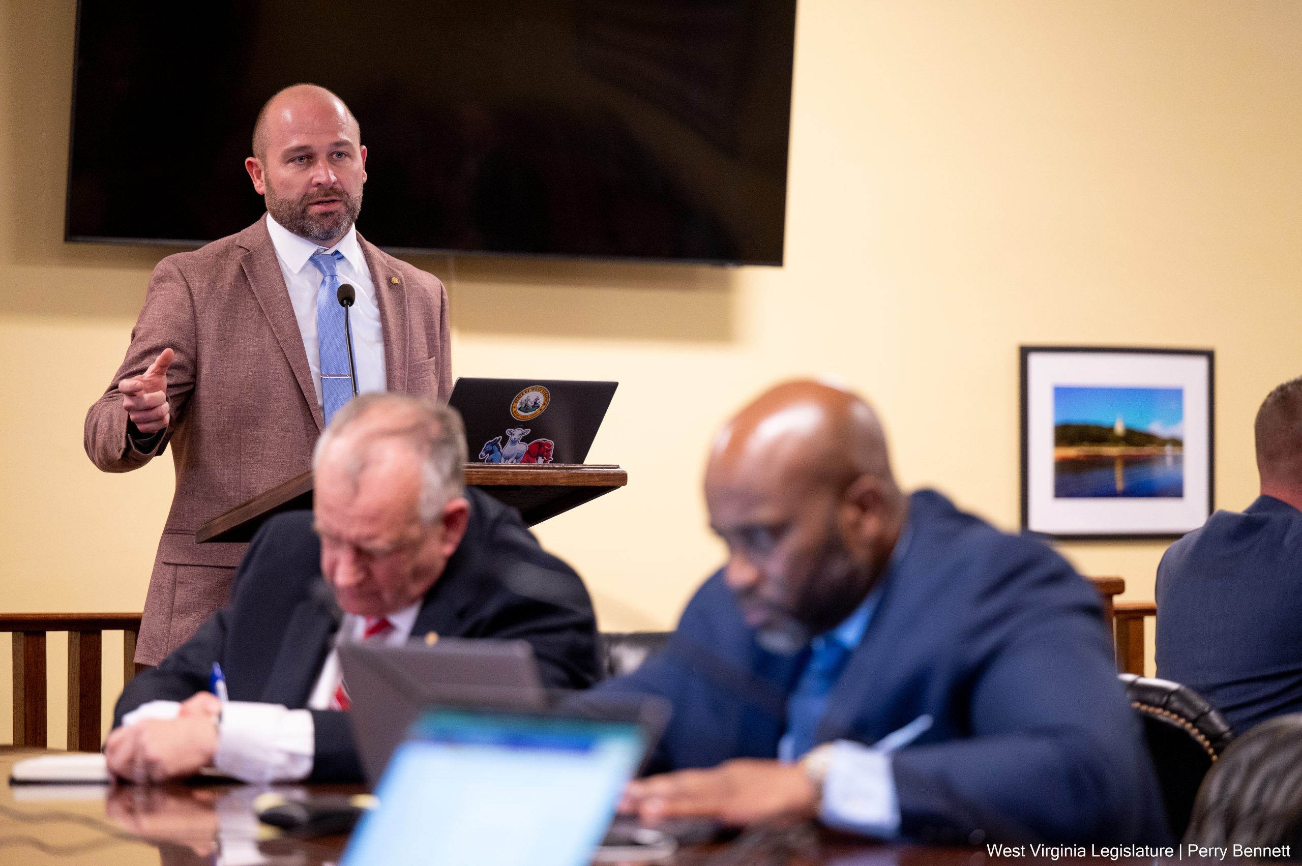 Relatives who take care of foster kids could get financial support from the state more quickly under new proposal 